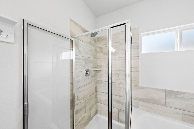 Building Photo - Spacious 5-Bedroom Rental on Oversized Cor...