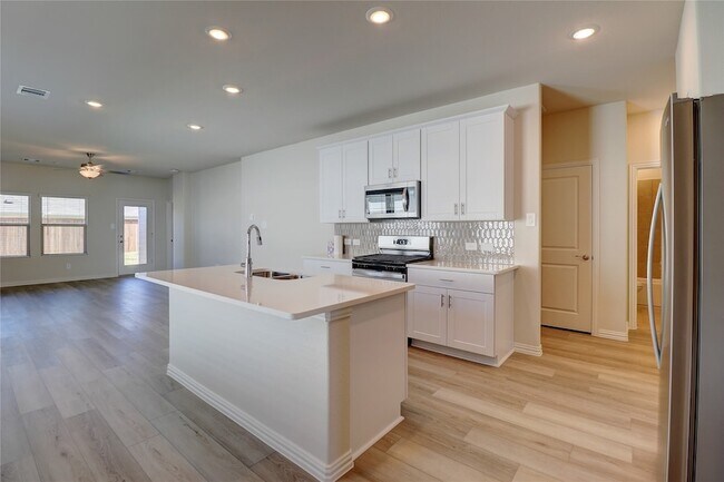 Building Photo - 4104 Zoe Ln