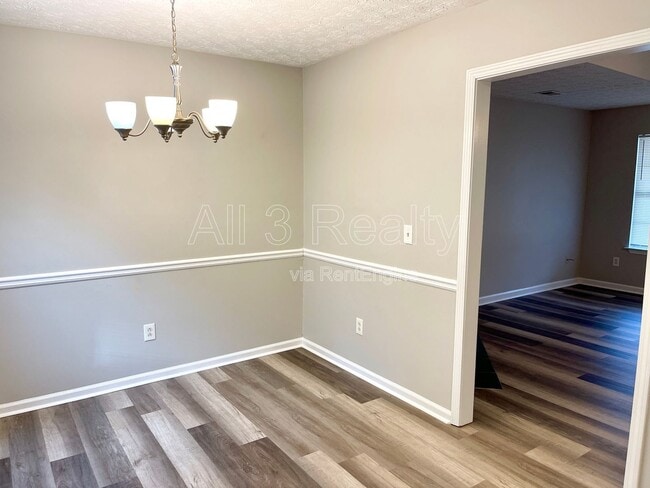 Building Photo - 460 Mountainview Dr