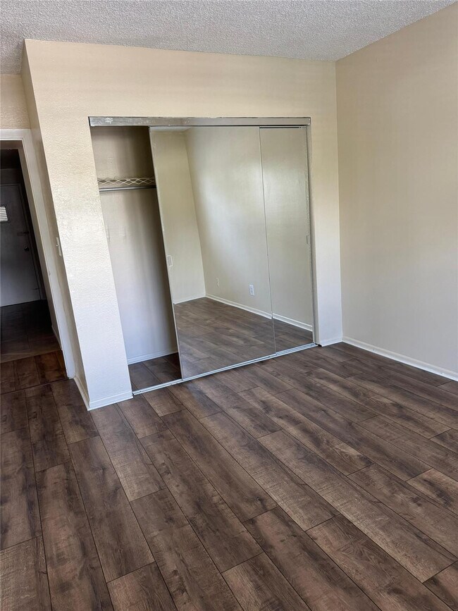 Building Photo - 1407 NE 56th St