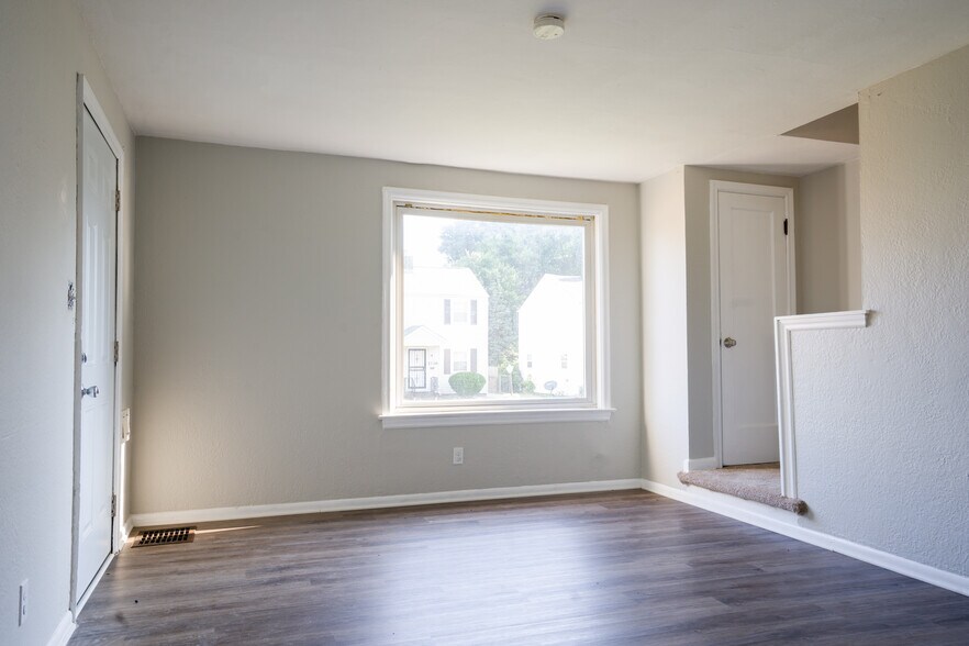 Large window for plenty of natural light - 1725 E Frankfort St
