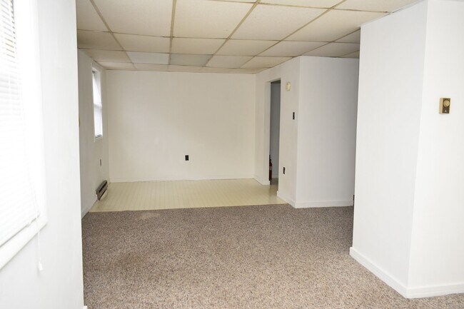 Building Photo - Apartment