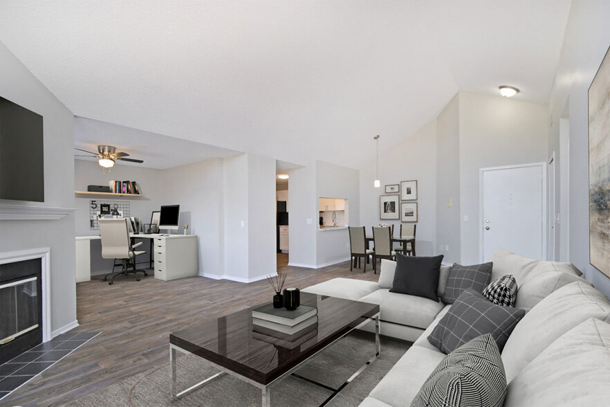 Penthouse Living Room - Carnegie Park Apartments