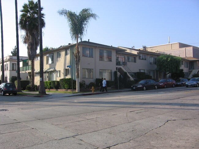 Building Photo - 1661-1665 N Bronson Ave