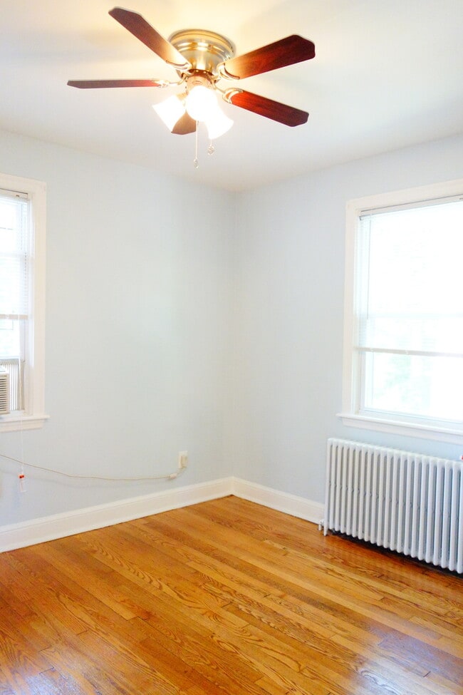 Building Photo - 8405 Greenwood Ave