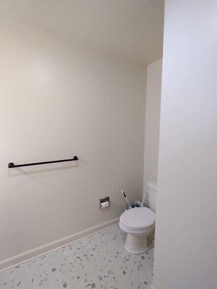 Building Photo - 113 Holly Ter