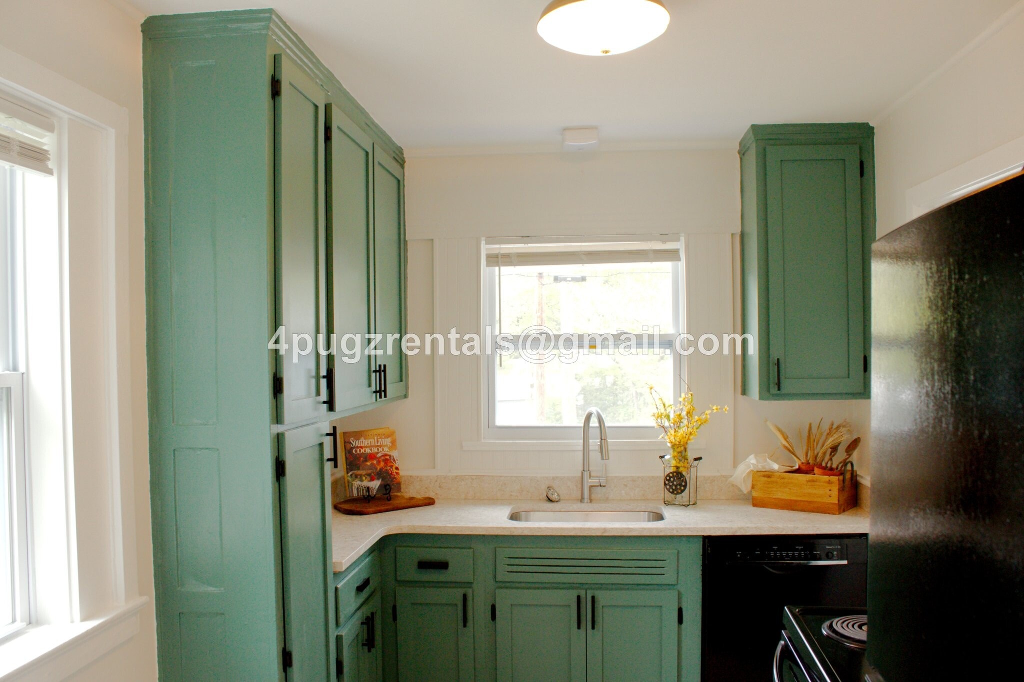 Building Photo - 107 W Newcomb Rd