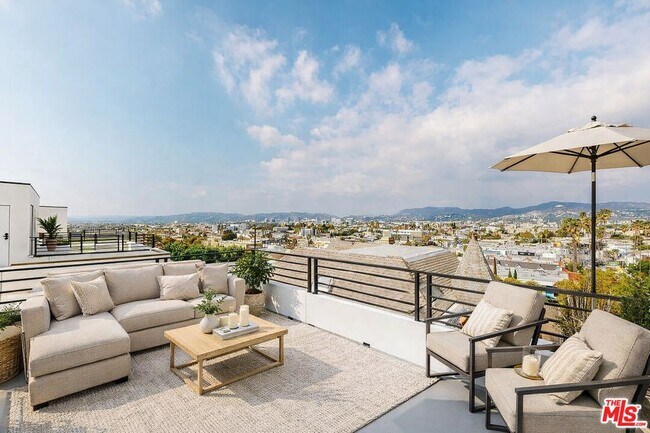 Building Photo - 525 Normandie Ave