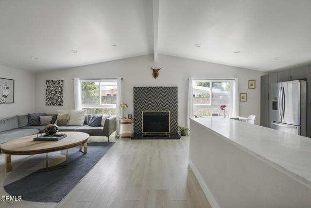 Building Photo - 863 S Vecino Dr