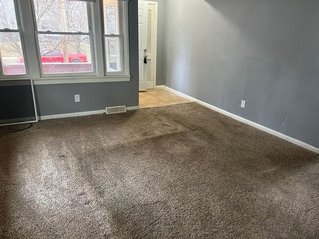 Building Photo - 2 Bedroom House