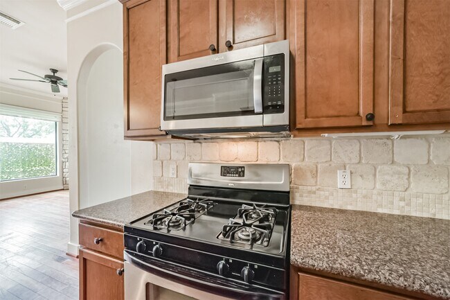 Building Photo - 11025 Robin Hood Ct