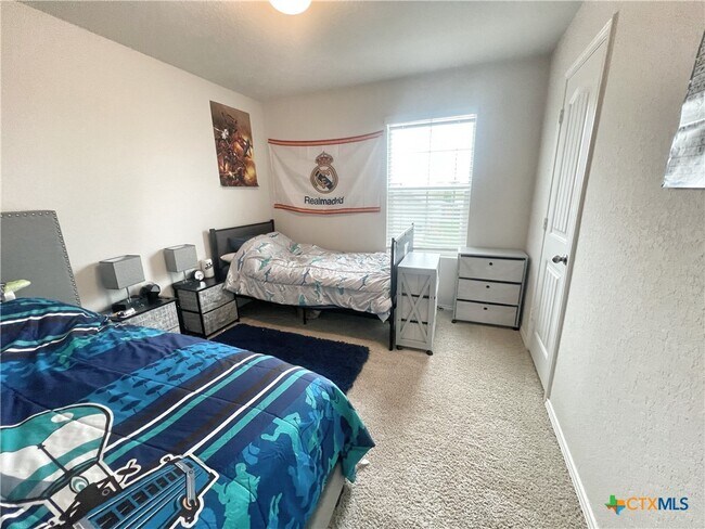 Building Photo - 940 Chachalaca Ct