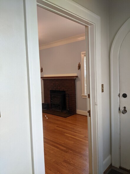 Entry to unit - 221 NW 28th St