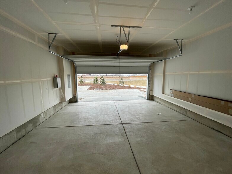 Garage - 5449 Euclid Dr