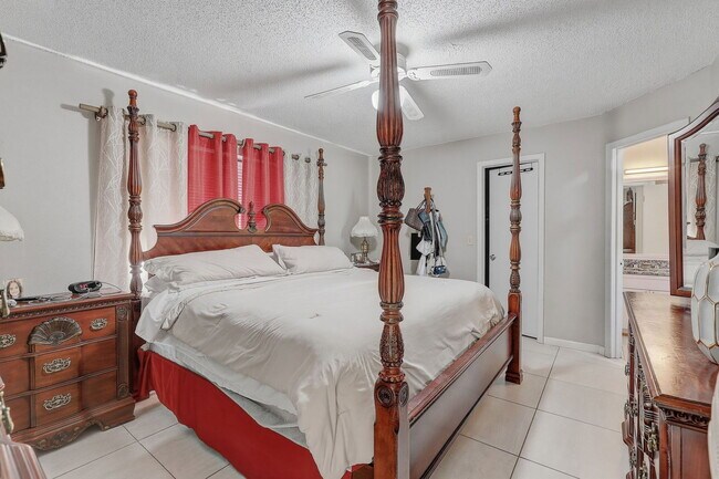 Building Photo - 15846 Country Lake Dr