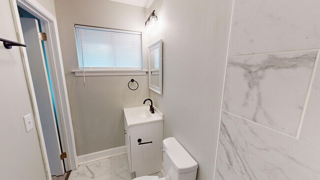 Building Photo - 4 Bed/2 Bath in Daniel Pratt School District