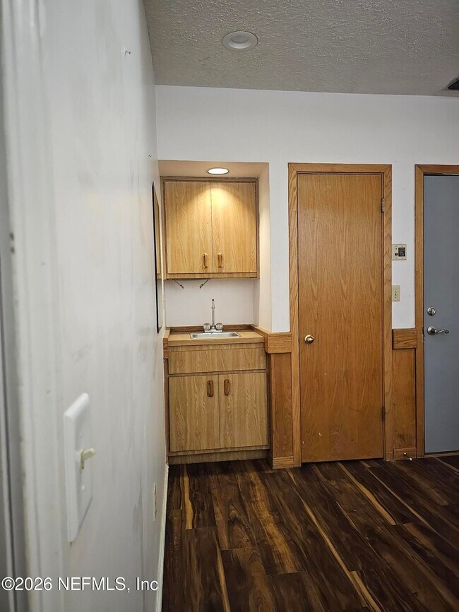 Building Photo - 3175 Ravines Rd