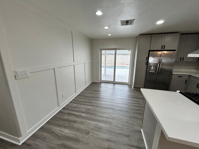 Building Photo - Heavily Upgraded N. Phx 4/2 w/Pool + 1 Car...