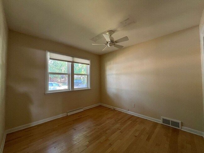 Building Photo - Charming 4BED/2 BATH Brick Ranch Home in L...