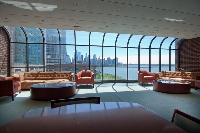 Building Photo - 1 Greene St