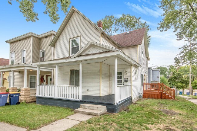 Building Photo - 800 Clancy Ave NE