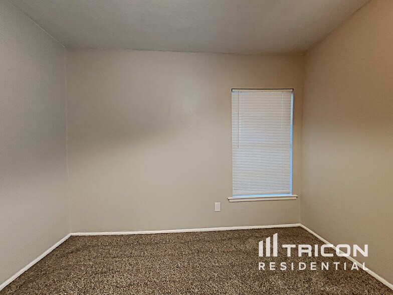 Building Photo - 423 Byrnes Dr