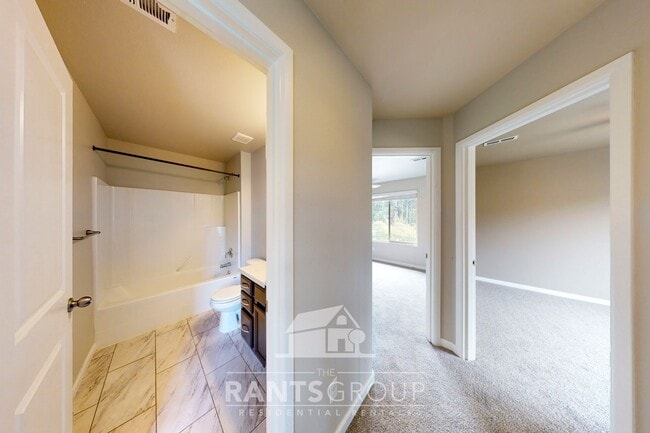 Building Photo - Stylish 3-Bedroom Townhome in Great West Olympia Location