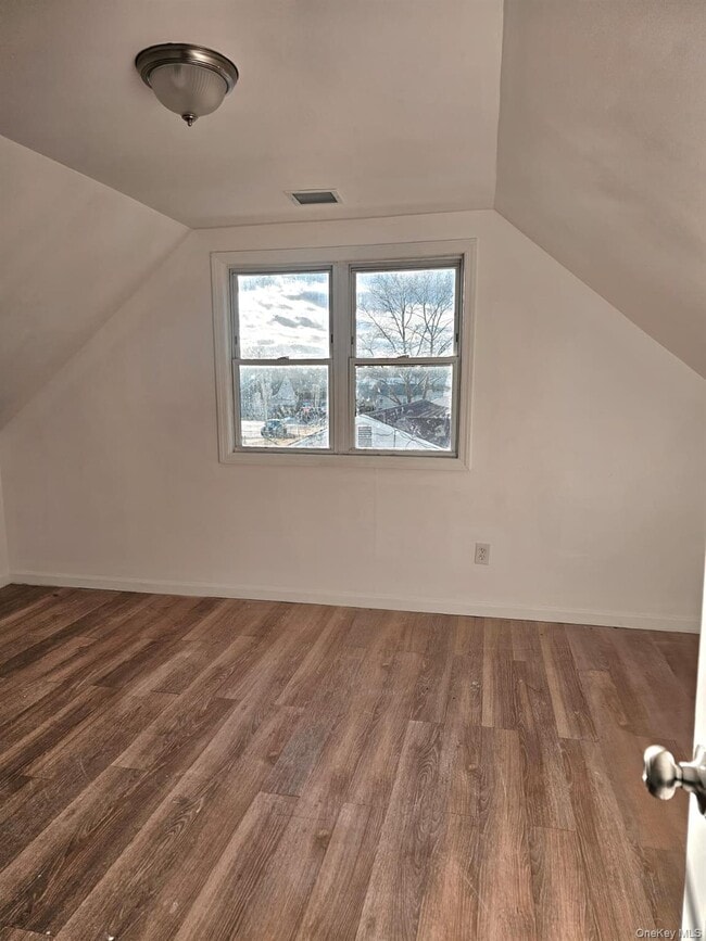 Building Photo - 7 Montgomery St