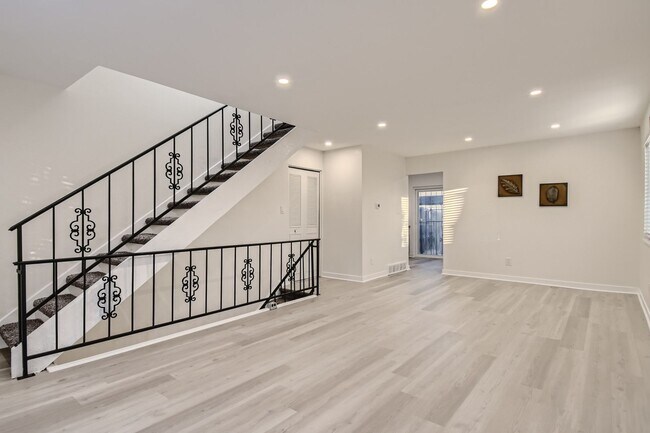 Building Photo - 1255 S Monaco St Pkwy