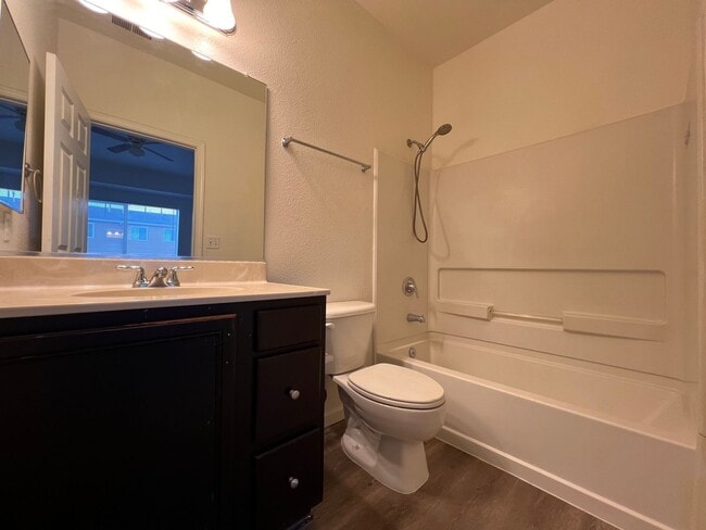 Building Photo - Updated Condo in North Reno