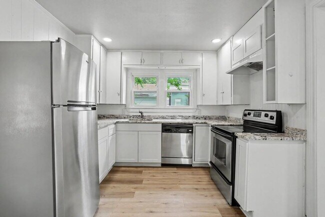 Building Photo - Charming 3-Bedroom Home in Sherman Available NOW!