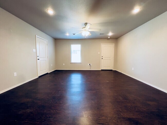 Building Photo - PRE-LEASING! 3/2/2 Located in Lubbock-Cooper ISD
