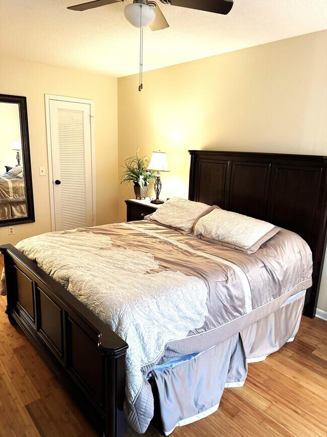 Building Photo - 650 Snug Harbor Dr