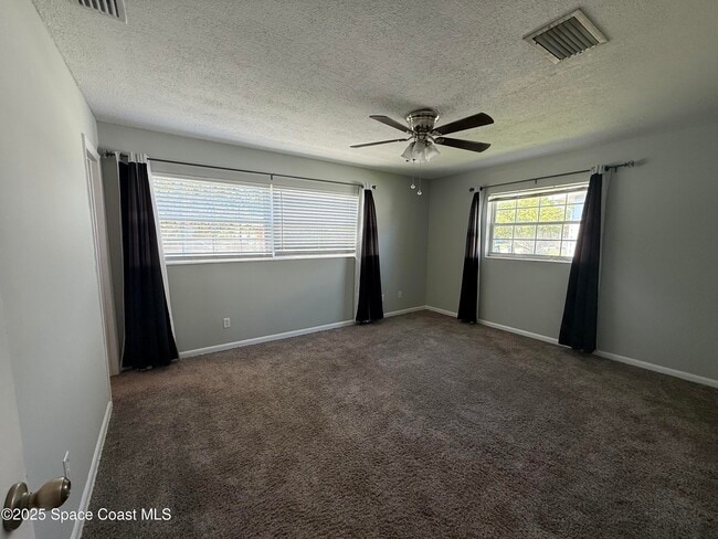 Building Photo - 988 Nicklaus Dr