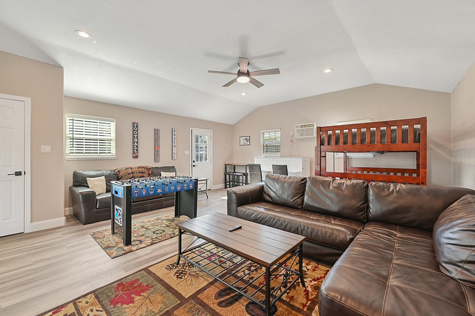 Building Photo - 1409 Clement Ct