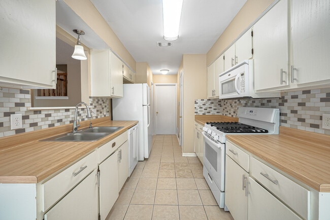 Building Photo - 14203 Sussman Ct