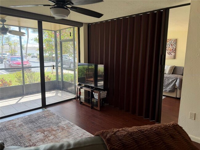 Building Photo - 618 Bird Bay Dr S