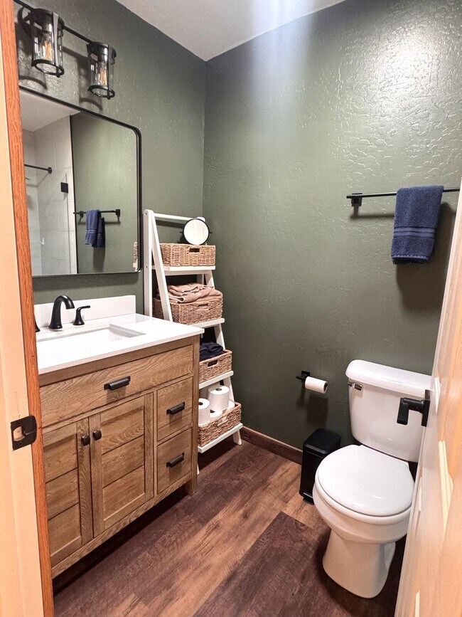 Building Photo - Charming 3-Bedroom, 2-Bath Home!