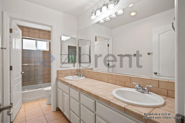 Building Photo - 742 Creekside Ct