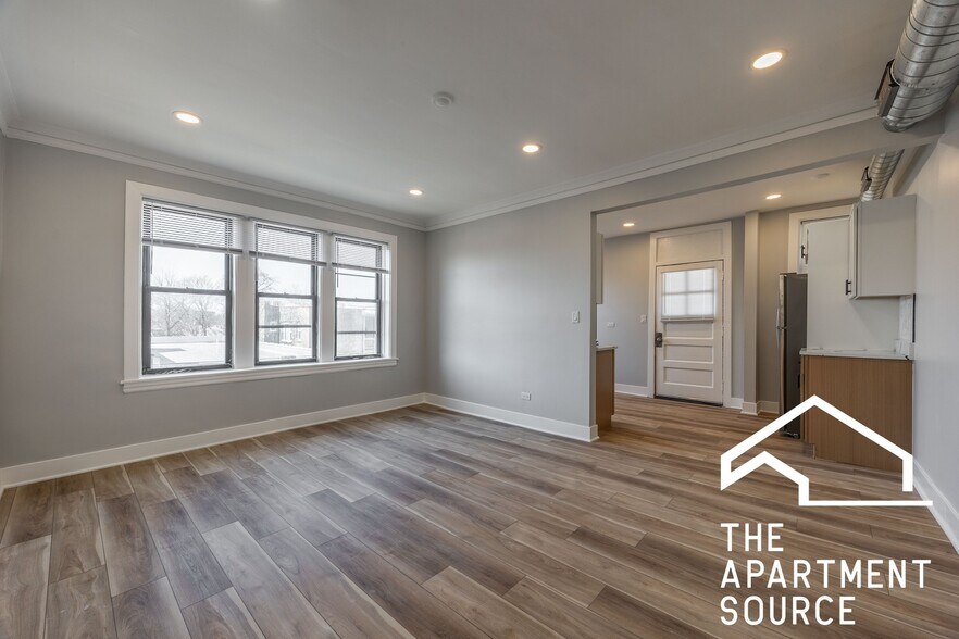 Building Photo - 6148 N Francisco Ave