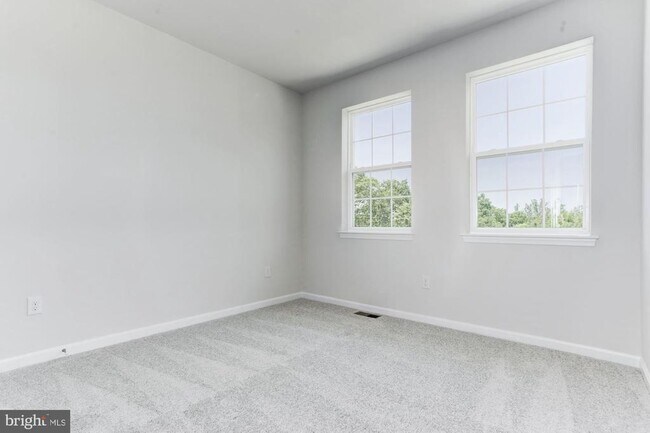 Building Photo - 5014 MacDonough Pl