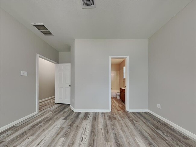 Building Photo - 3911 Mossy Spring Ln