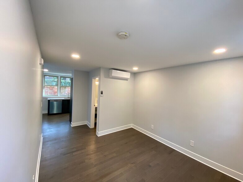 Building Photo - 722 Lombard St