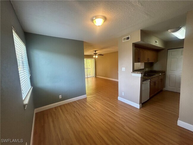Building Photo - 2835 Winkler Ave