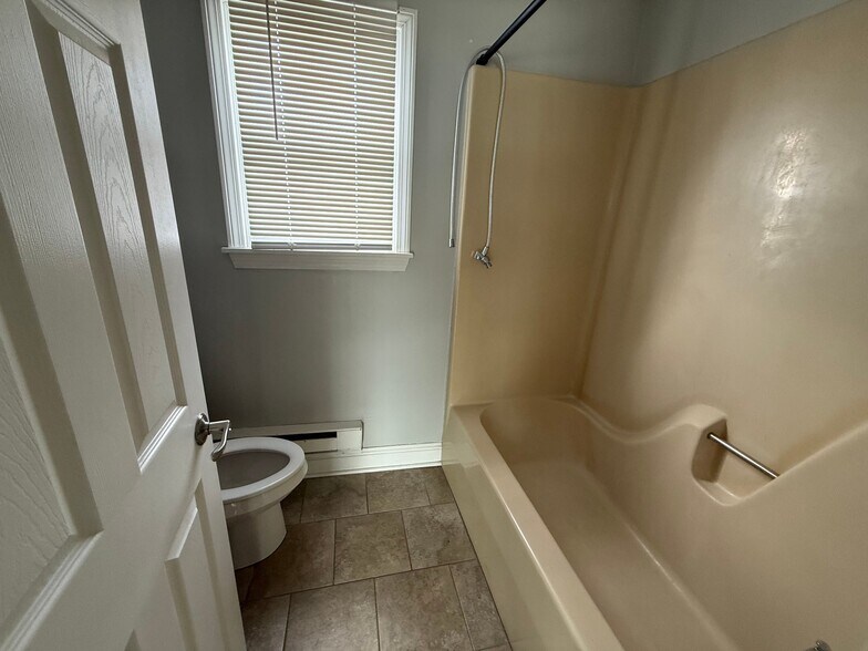 Building Photo - 2a Bragg Ave