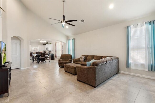 Building Photo - 601 Flag Ln