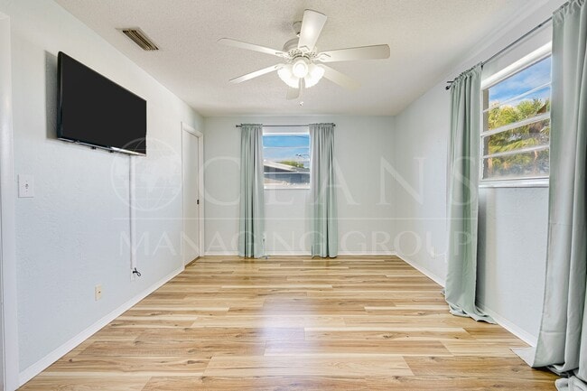 Building Photo - Welcome to your Perfect Beachside Retreat!