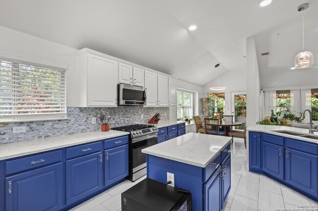 Building Photo - 10903 Wilson Oaks Dr