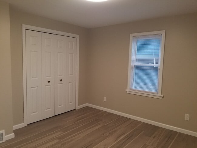 Building Photo - Gorgeous, Fully Upgraded/Renovated from to...
