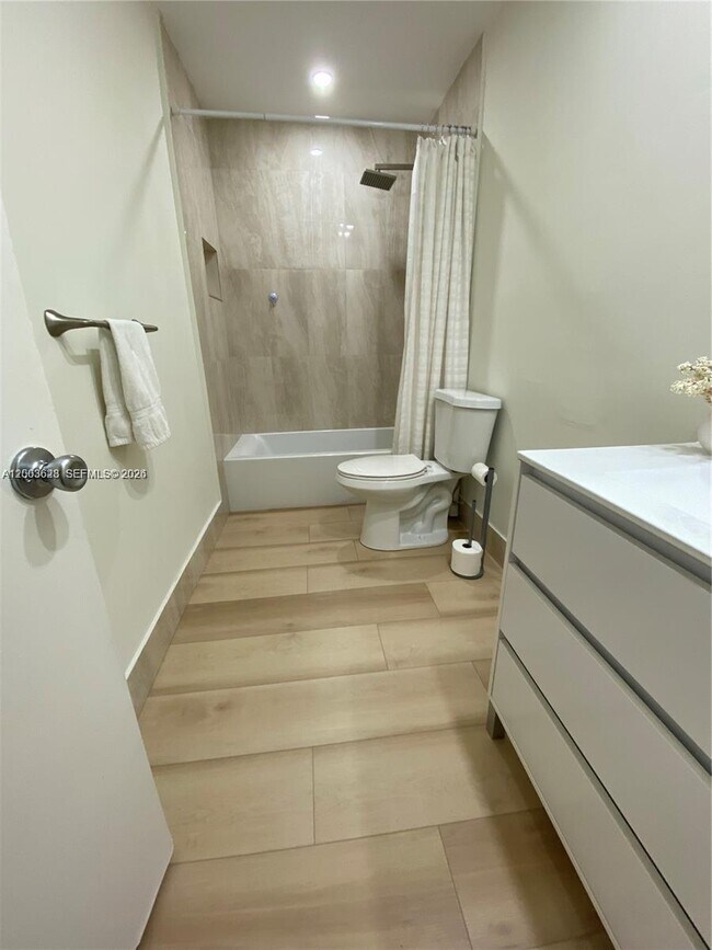 Building Photo - 1200 Tallwood Ave